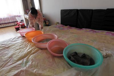 宜兴楼上漏水，住户失联，小区没物管，业主维权难！律师来支招……